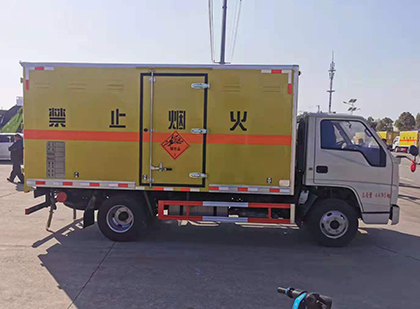 玉山爆破器材运输车技术升级与安全合规新趋势